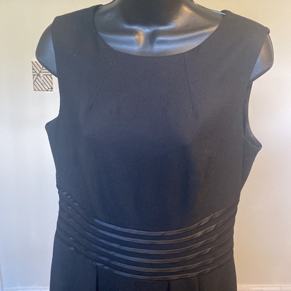 PRE-OWNED Banana Republic Women’s Black Sheath Dress Sleeveless Dress - Picture 4 of 12